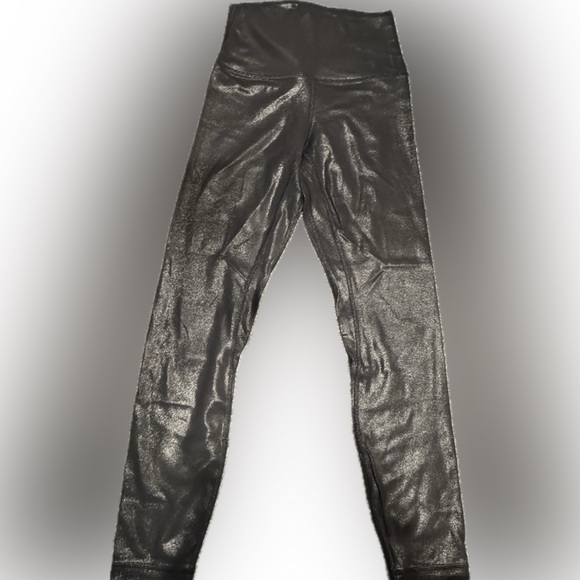 Lululemon Align High-Rise Pant 25" *Shine
Radiate Foil Print Black
Size 4 - Picture 4 of 4